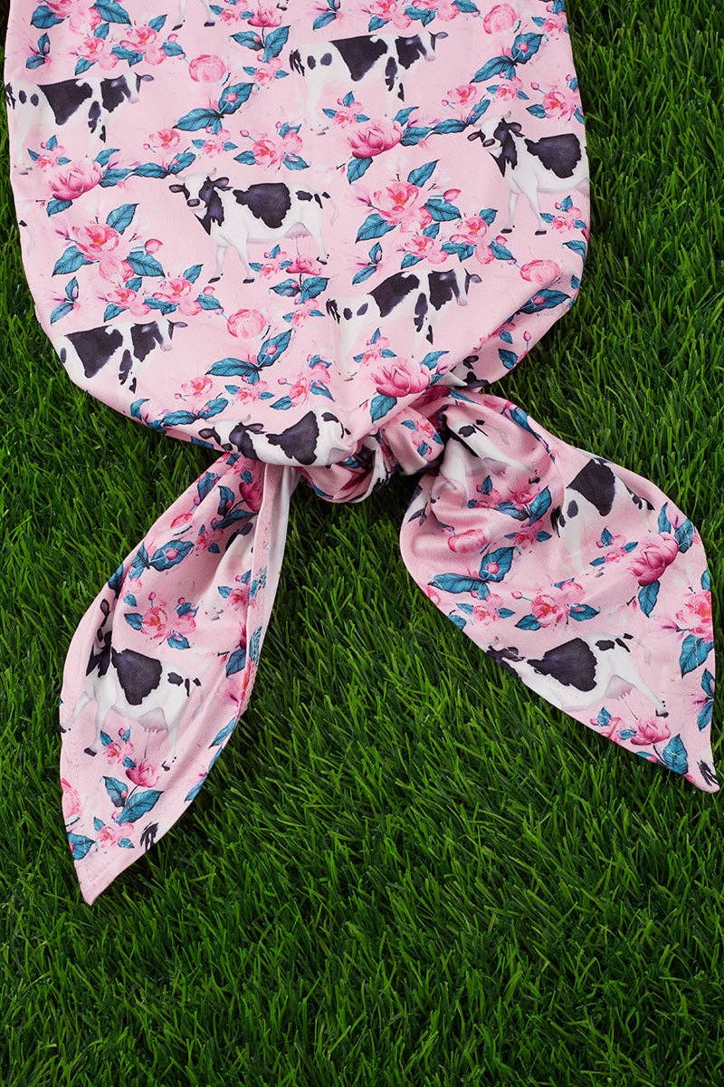 Cow/floral printed baby gown. PJG25153024